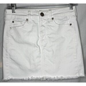 American Eagle White Denim Mini Skirt Frayed Hem Super Stretch Size 4 Regular